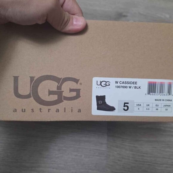 Brand new Ugg Black Belted Cassidee size 5 womens - Picture 4 of 4